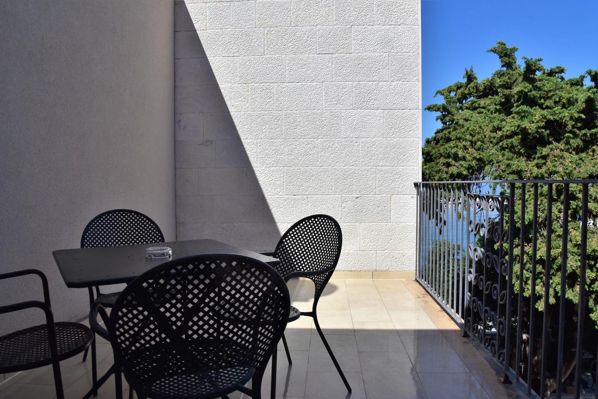 Hotel Lipa Postira Exterior photo
